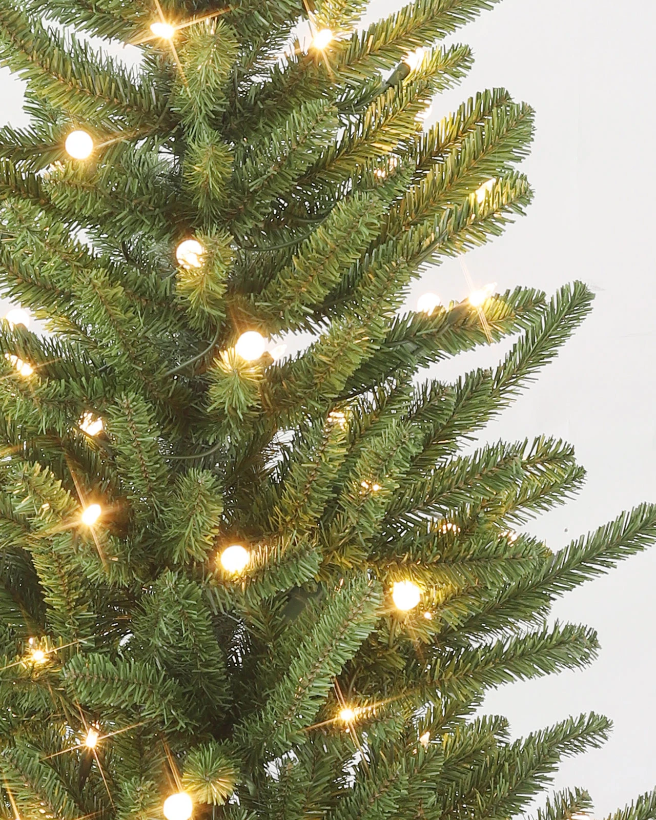 Pre-Lit Gree Spruce Tree w/Pot