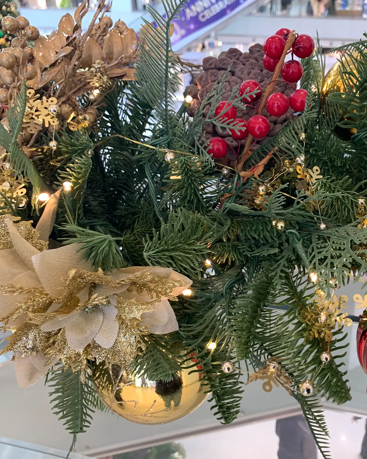 Pre-Lit Garland – Decorated