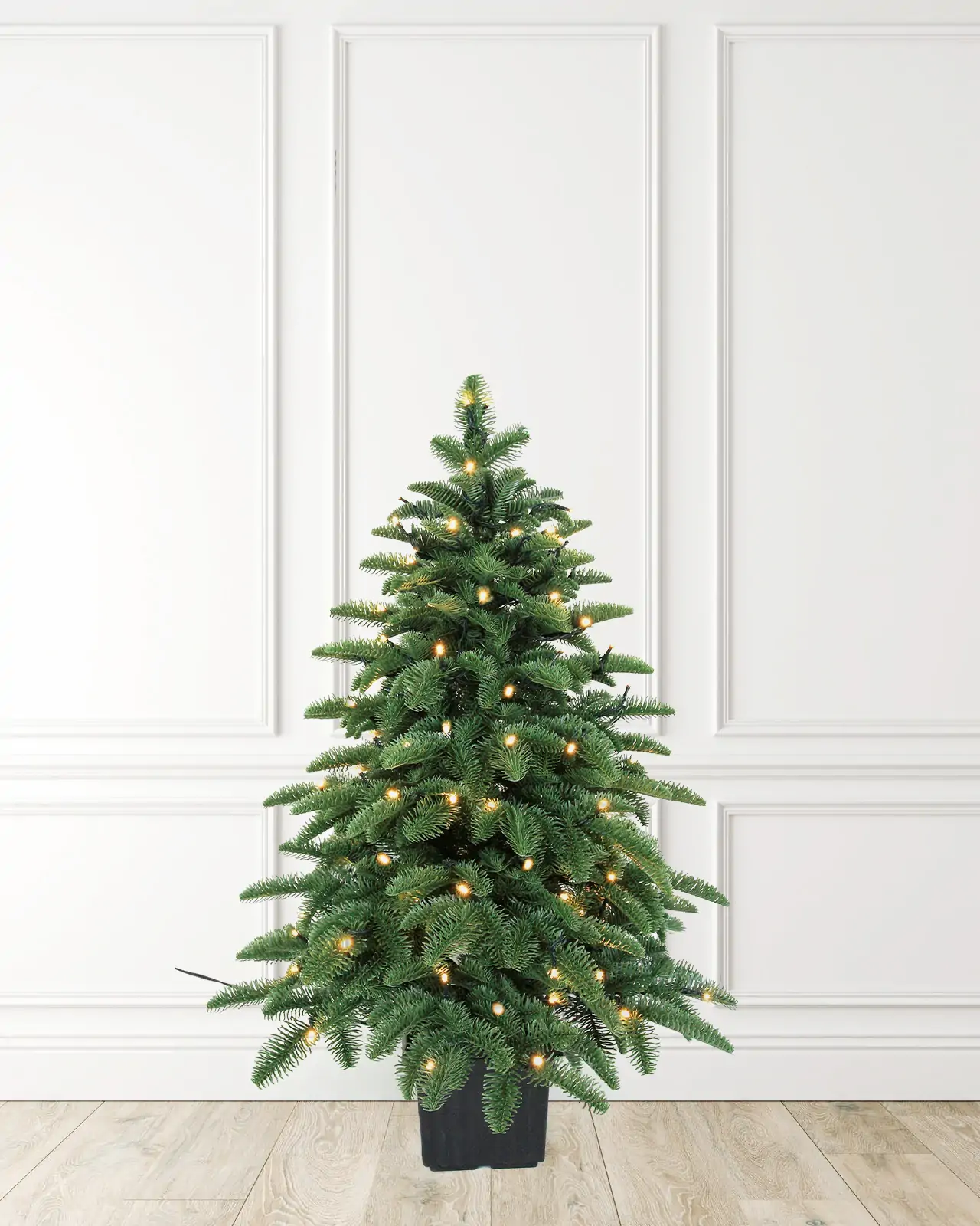 Pre-Lit Green Spruce Tree w/Pot