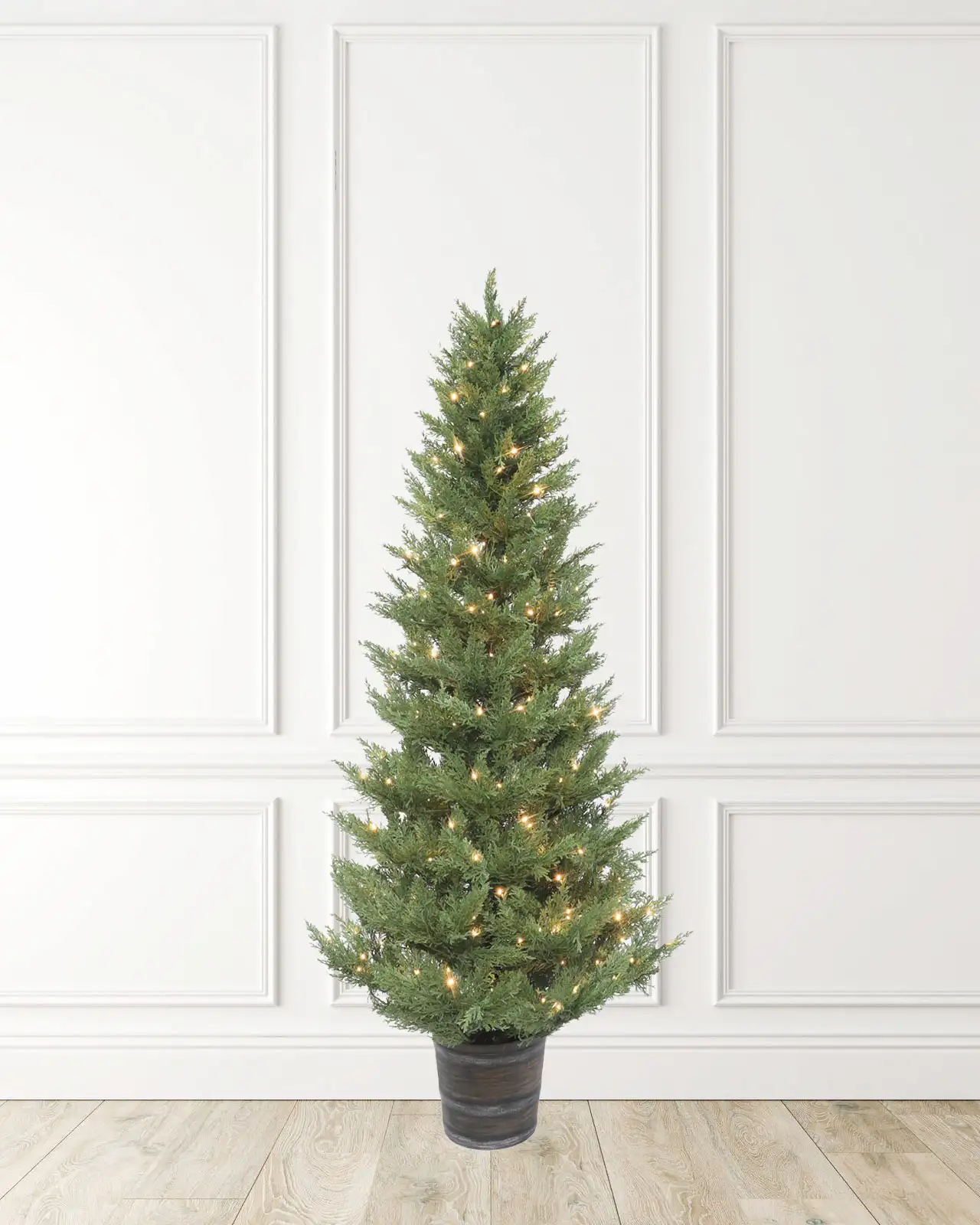 Pre-Lit Green Spruce Tree w/Pot