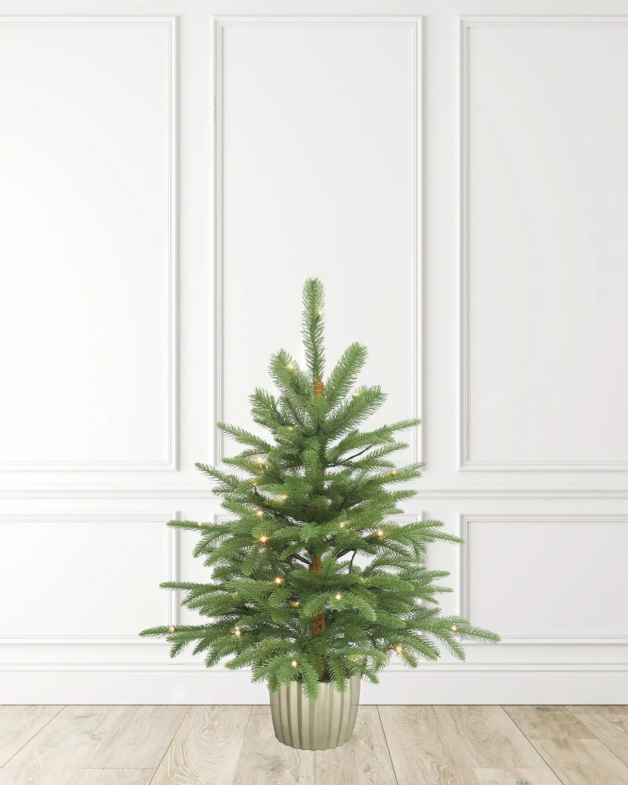 Pre-Lit Green Spruce Tree w/Pot