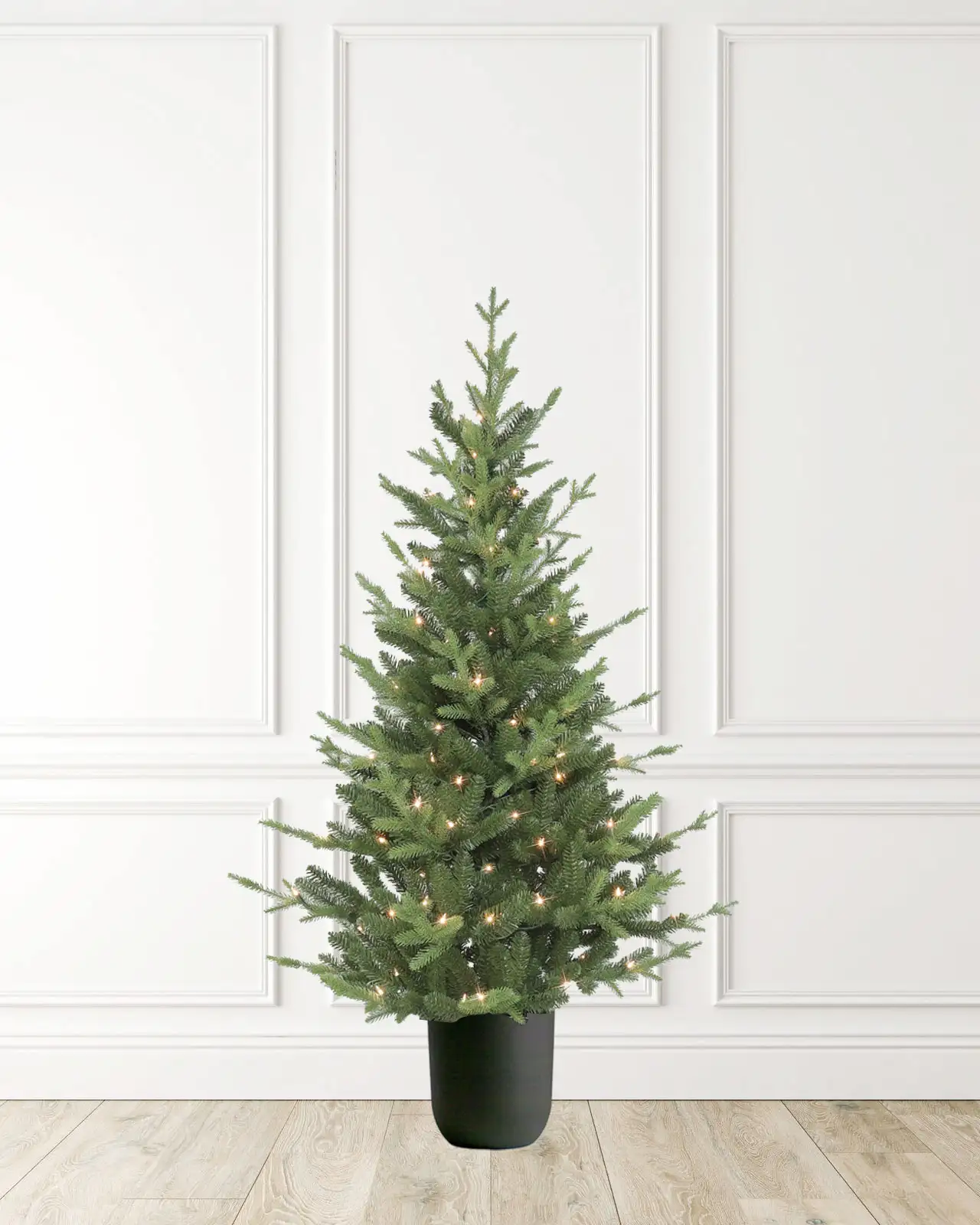 Pre-Lit Green Fir Tree w/Pot
